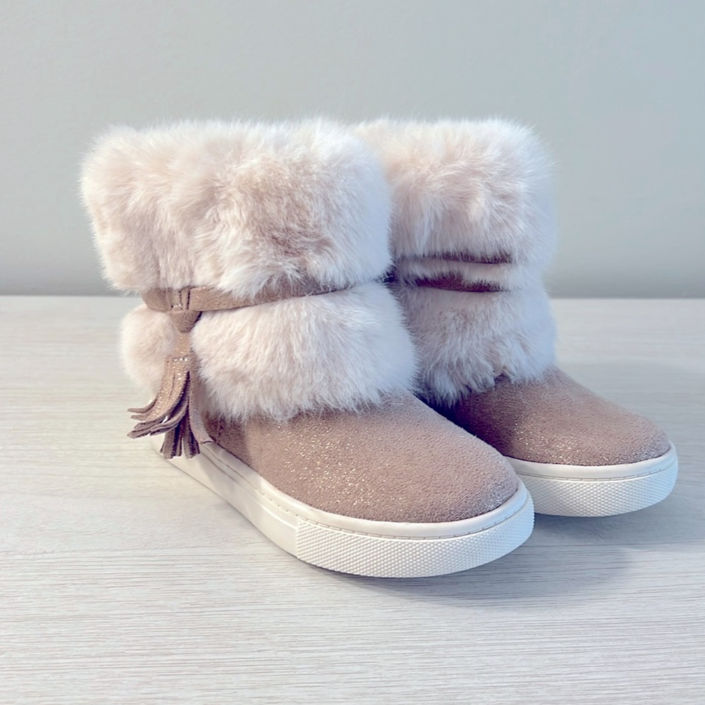 NWOT Cynthia Rowley Faux Fur Light Mauve Shimmer Boots